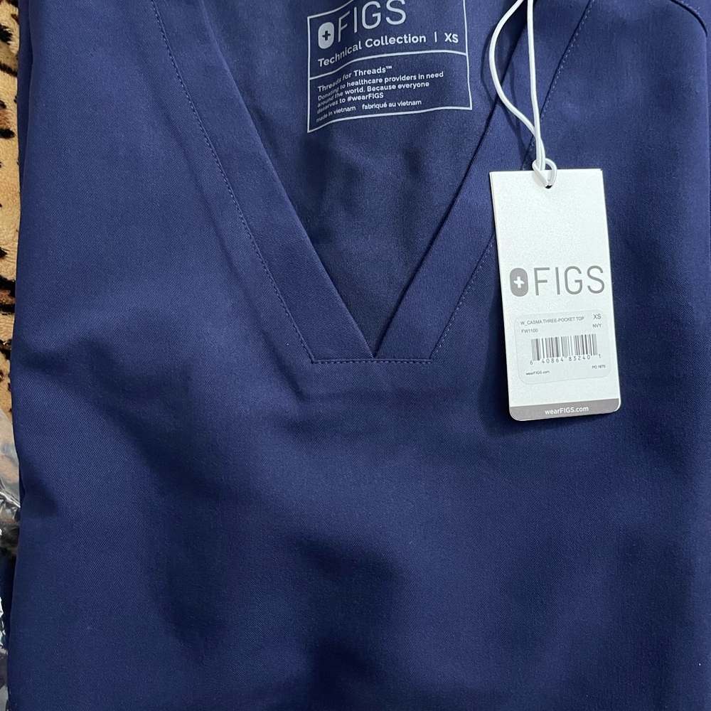 Figs scrub top